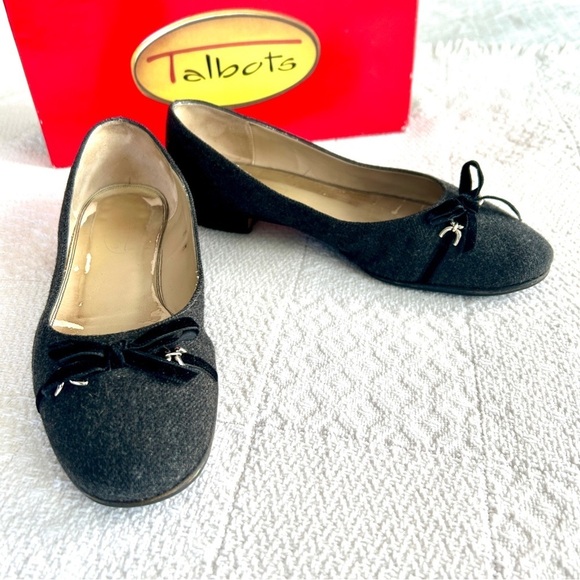 Talbots Charcaol Grey Flats in Wool Fabric with Black Velvet Bow Shoe size 8 - Picture 1 of 16